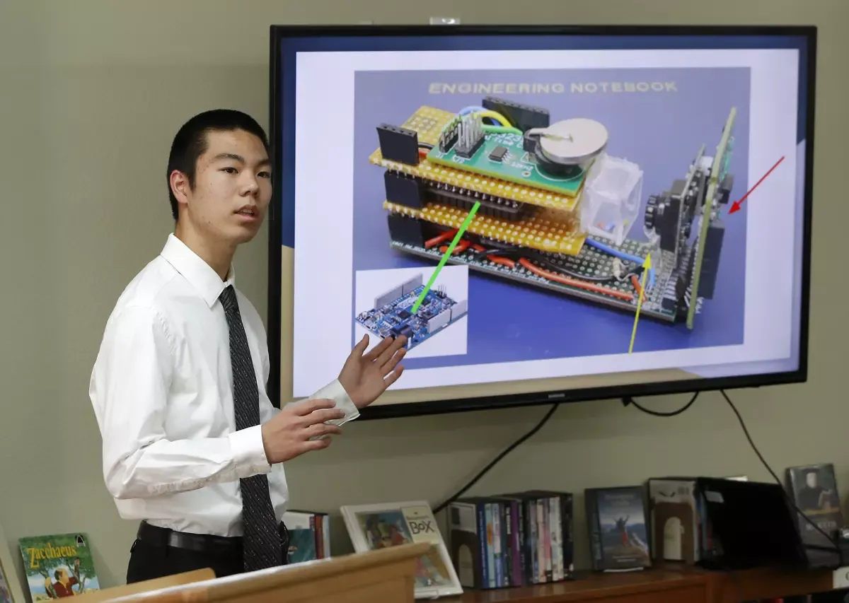 Andrew Shiroma presenting ISS program experiment. Photo by Kevin Chang from the Daily Pilot.